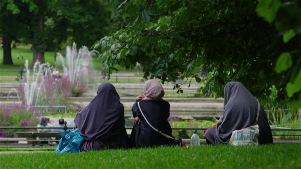 Women in hijab relax in park.mp4