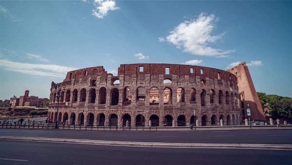 veed - hype - D - colosseum lateral.mov